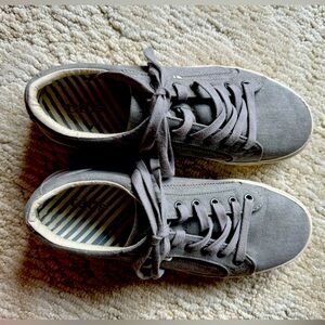 Taos Grey Washed Canvas Sneaker “Plim Soul”. Size 9.5